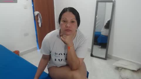 laura_foxx2379 online show from 01/11/26, 02:11