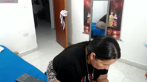 laura_foxx2379 online show from 04/28/26, 03:33