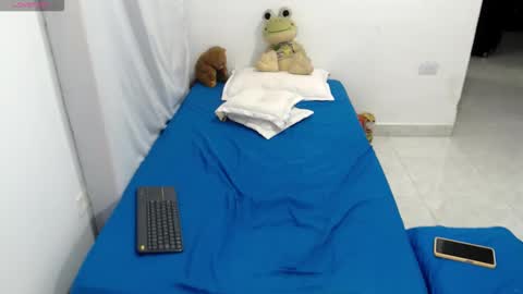 laura_foxx2379 online show from 05/14/26, 01:23