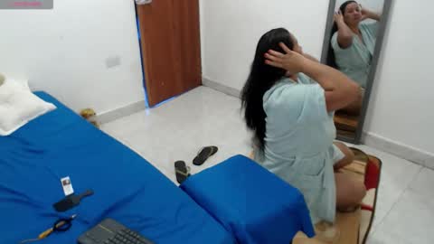 laura_foxx2379 online show from 05/16/26, 03:33