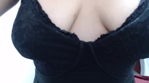  Laura  online show from 11/03/25, 06:25