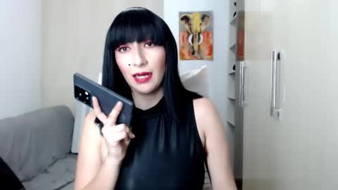 Laura online show from 02/11/25, 10:07