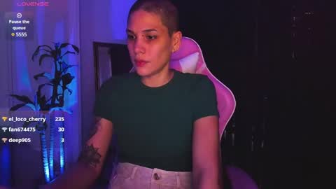 Snapshot of laura_r23 chatting on 12/22/24, 11:20 Laura Rose online show from 12/22/24, 11:20