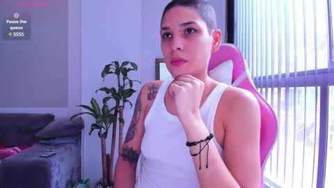 Snapshot of laura_r23 chatting on 12/30/24, 03:02 Laura Rose online show from 12/30/24, 03:02