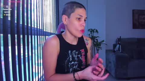 Snapshot of laura_r23 chatting on 01/04/25, 08:48 Laura Rose online show from 01/04/25, 08:48