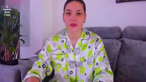 Snapshot of laura_r23 chatting on 01/11/25, 06:23 Laura Rose online show from 01/11/25, 06:23