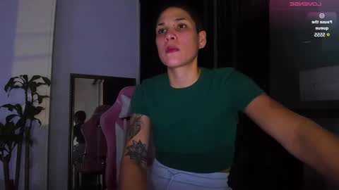 Snapshot of laura_r23 chatting on 01/15/25, 03:43 Laura Rose online show from 01/15/25, 03:43