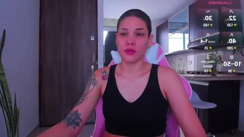 Snapshot of laura_r23 chatting on 01/16/25, 04:50 Laura Rose online show from 01/16/25, 04:50