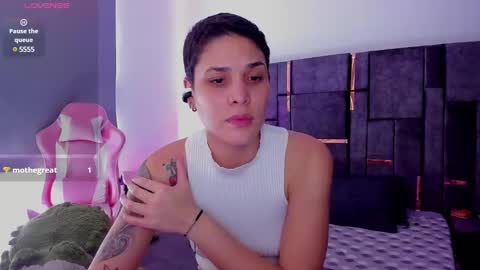 Snapshot of laura_r23 chatting on 03/01/25, 06:43 Laura Rose online show from 03/01/25, 06:43