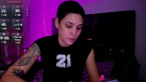 Snapshot of laura_r23 chatting on 03/06/25, 03:24 Laura Rose online show from 03/06/25, 03:24