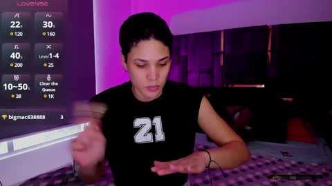 Snapshot of laura_r23 chatting on 03/06/25, 09:53 Laura Rose online show from 03/06/25, 09:53