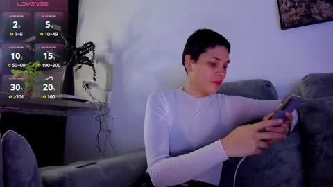 Snapshot of laura_r23 chatting on 03/10/25, 02:39 Laura Rose online show from 03/10/25, 02:39