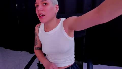 Snapshot of laura_r23 chatting on 09/13/25, 06:08 Laura Rose online show from 09/13/25, 06:08