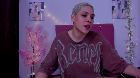 Snapshot of laura_r23 chatting on 09/18/25, 02:57 Laura Rose online show from 09/18/25, 02:57