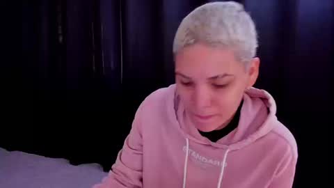 Snapshot of laura_r23 chatting on 09/20/25, 03:57 Laura Rose online show from 09/20/25, 03:57