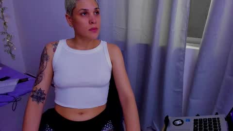 Snapshot of laura_r23 chatting on 09/21/25, 04:03 Laura Rose online show from 09/21/25, 04:03