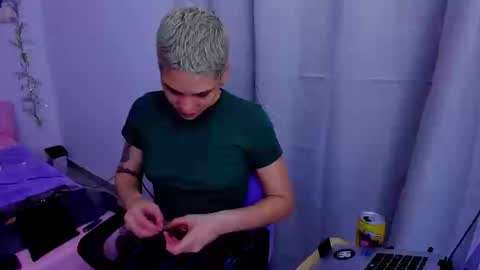 Snapshot of laura_r23 chatting on 09/23/25, 01:19 Laura Rose online show from 09/23/25, 01:19