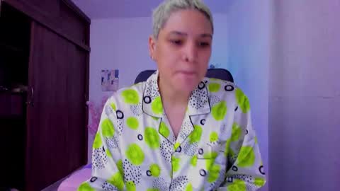 Snapshot of laura_r23 chatting on 09/25/25, 11:14 Laura Rose online show from 09/25/25, 11:14