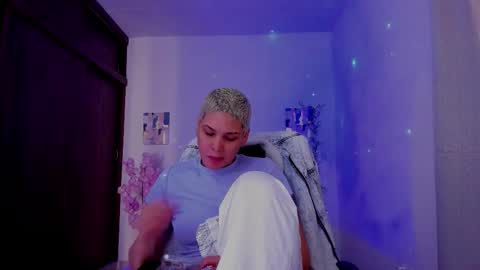 Snapshot of laura_r23 chatting on 09/26/25, 02:21 Laura Rose online show from 09/26/25, 02:21