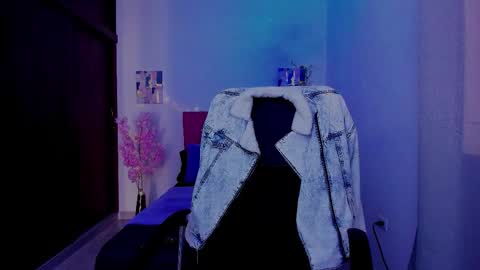 Snapshot of laura_r23 chatting on 09/29/25, 02:22 Laura Rose online show from 09/29/25, 02:22