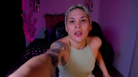 Snapshot of laura_r23 chatting on 10/08/25, 12:58 Laura Rose online show from 10/08/25, 12:58
