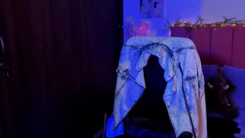 Snapshot of laura_r23 chatting on 10/15/25, 03:12 Laura Rose online show from 10/15/25, 03:12