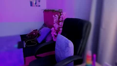 Laura Rose online show from 11/24/25, 10:53