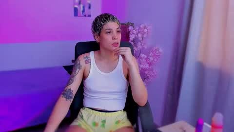 Laura Rose online show from 12/01/25, 05:40