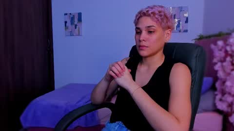 Laura Rose online show from 12/17/25, 05:13