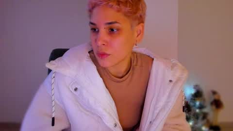 Laura Rose online show from 12/23/25, 12:19