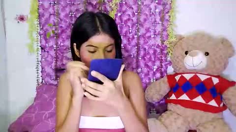 laura_rey_26 online show from 04/16/26, 12:33