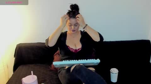 Laura online show from 02/19/26, 08:16