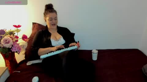 Laura online show from 04/08/26, 10:32