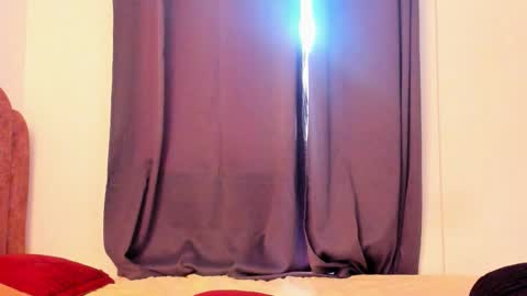 Snapshot of laura_soe chatting on 11/01/25, 08:00 LAURA SOE online show from 11/01/25, 08:00