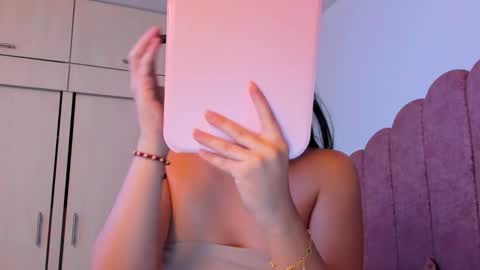 Snapshot of laura_soe chatting on 11/06/25, 11:26 LAURA SOE online show from 11/06/25, 11:26