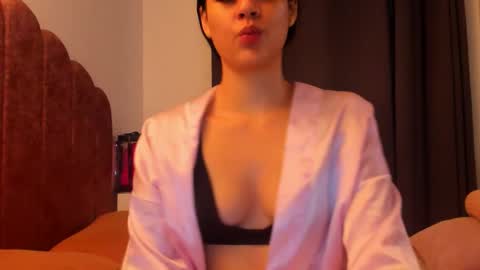 Snapshot of laura_soe chatting on 11/29/25, 12:13 LAURA SOE online show from 11/29/25, 12:13