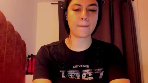 Snapshot of laura_soe chatting on 12/02/25, 11:56 LAURA SOE online show from 12/02/25, 11:56