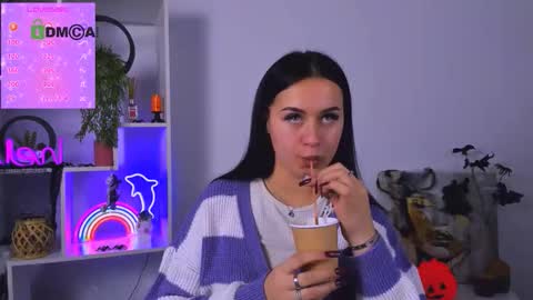 laura_sween online show from 10/29/25, 08:43