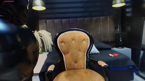 Snapshot of laura_wallets chatting on 02/26/26, 06:29 Laura wallets online show from 02/26/26, 06:29