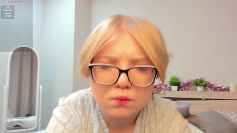 Snapshot of lauraaa_smith chatting on 02/24/26, 07:28 Laura online show from 02/24/26, 07:28