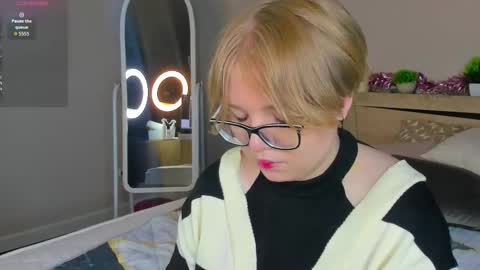 Snapshot of lauraaa_smith chatting on 03/02/26, 07:15 Laura online show from 03/02/26, 07:15