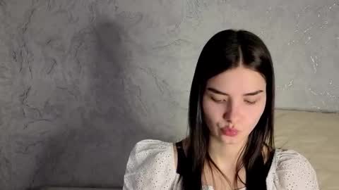 Laura online show from 03/10/26, 12:54