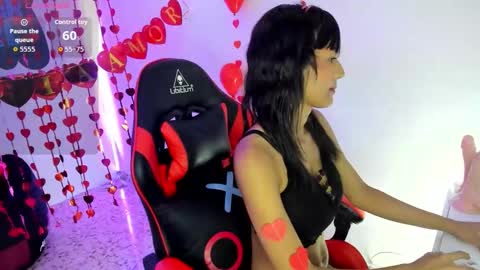 Snapshot of laurablush chatting on 02/11/26, 08:03 LauraBlush online show from 02/11/26, 08:03