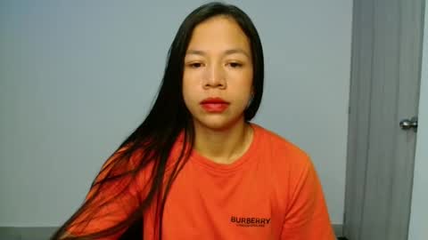 lauracb          online show from 03/18/26, 07:11