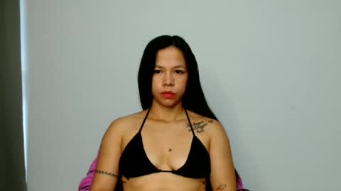 lauracb          online show from 07/05/26, 12:12