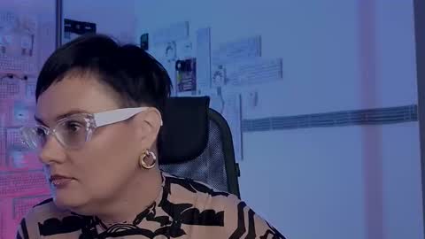 lauradavidsons online show from 11/12/25, 06:41