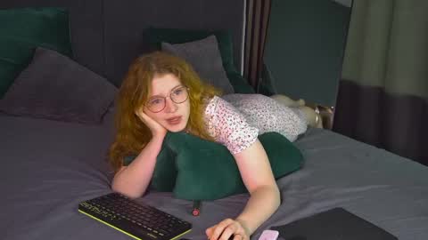 Laura online show from 04/18/26, 08:51