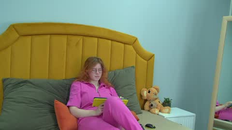Laura online show from 05/26/26, 04:36