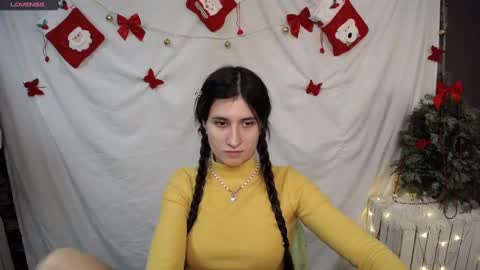 Snapshot of lauradre_ chatting on 12/14/24, 12:55 Laura online show from 12/14/24, 12:55