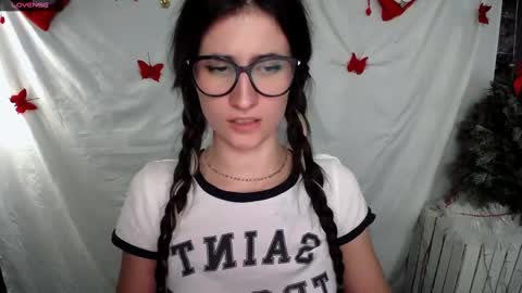 Snapshot of lauradre_ chatting on 01/03/25, 02:51 Laura online show from 01/03/25, 02:51